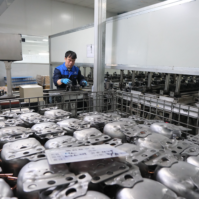 ضاغط الثلاجة المنزلي